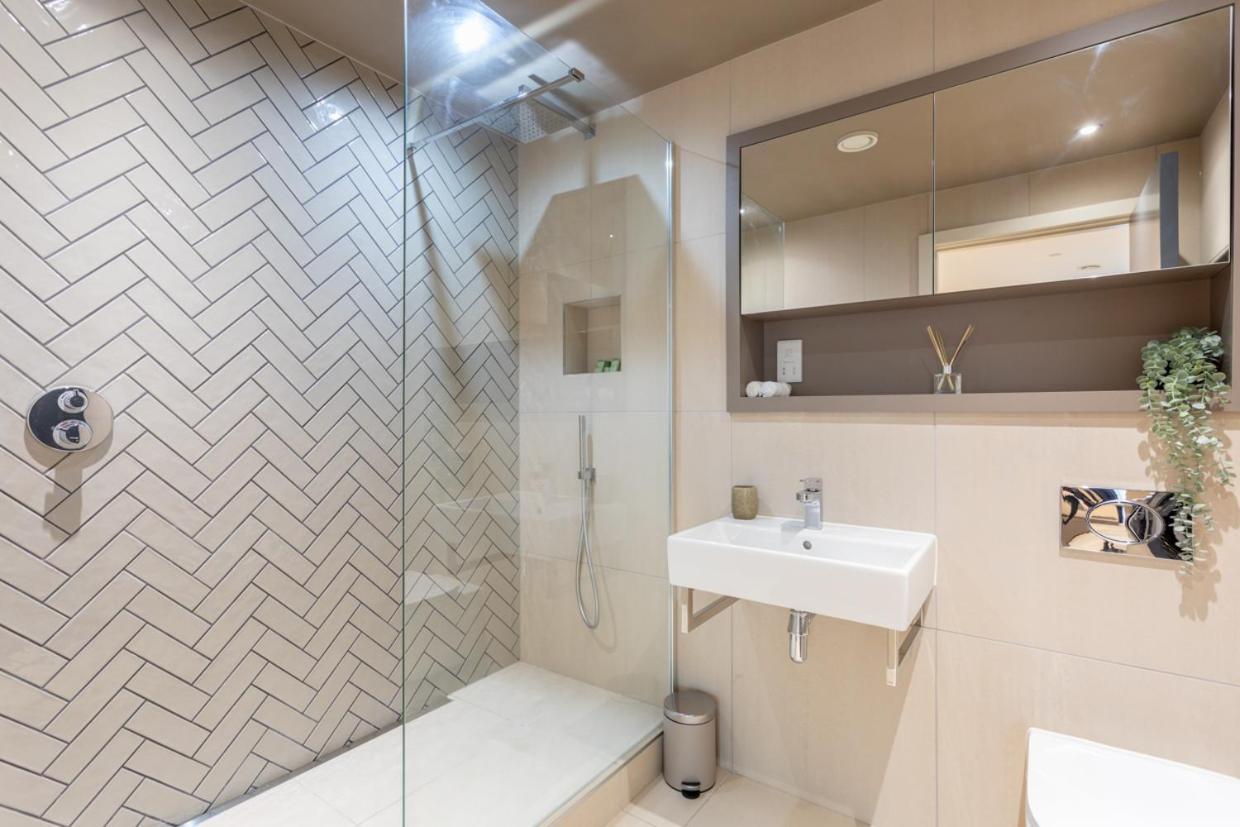 Luxury 2 Bedroom Apartment With Free Parking In The Heart Of 约克 外观 照片
