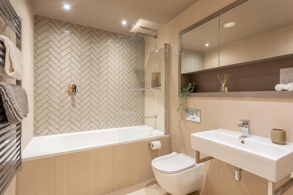 Luxury 2 Bedroom Apartment With Free Parking In The Heart Of 约克 外观 照片