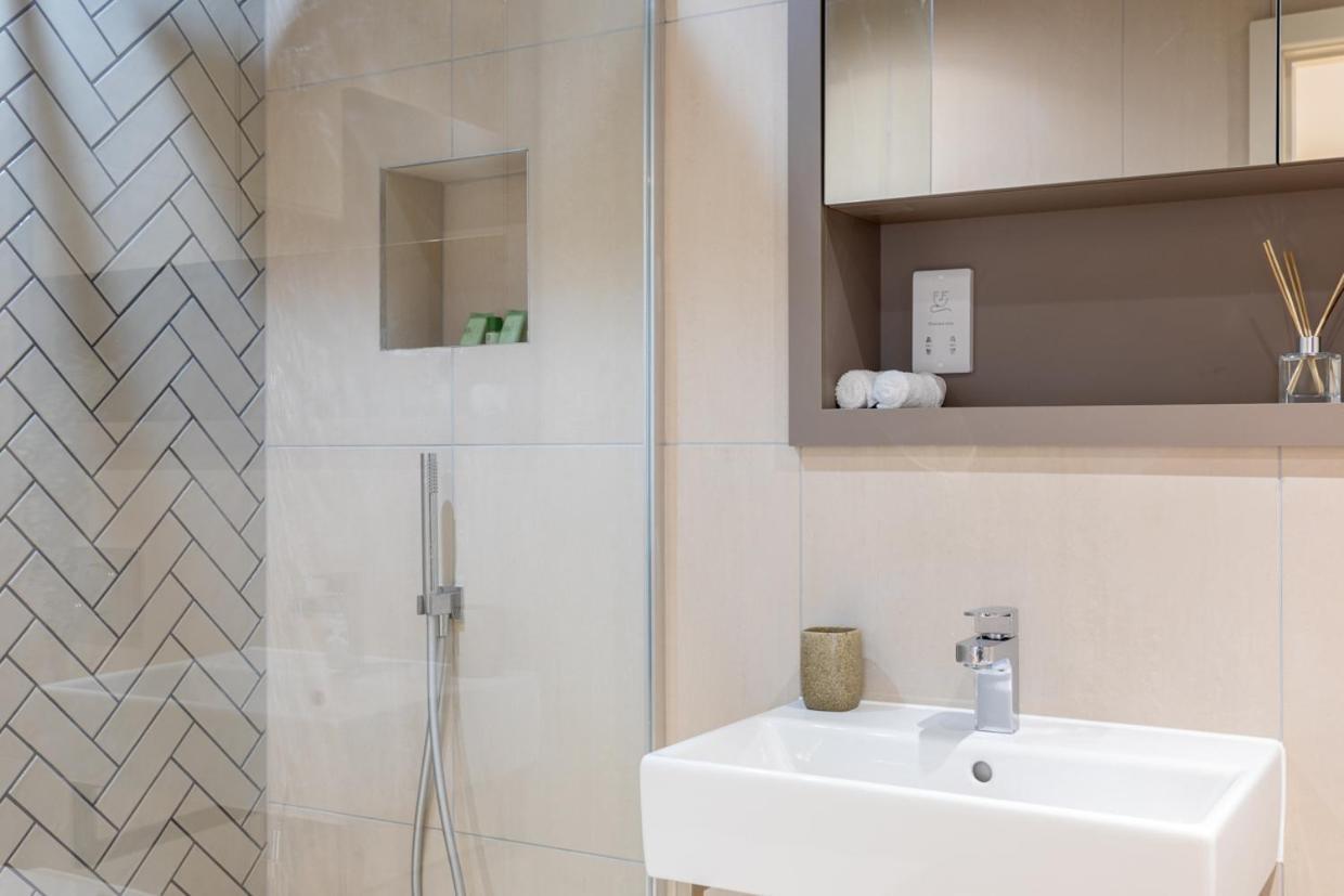 Luxury 2 Bedroom Apartment With Free Parking In The Heart Of 约克 外观 照片