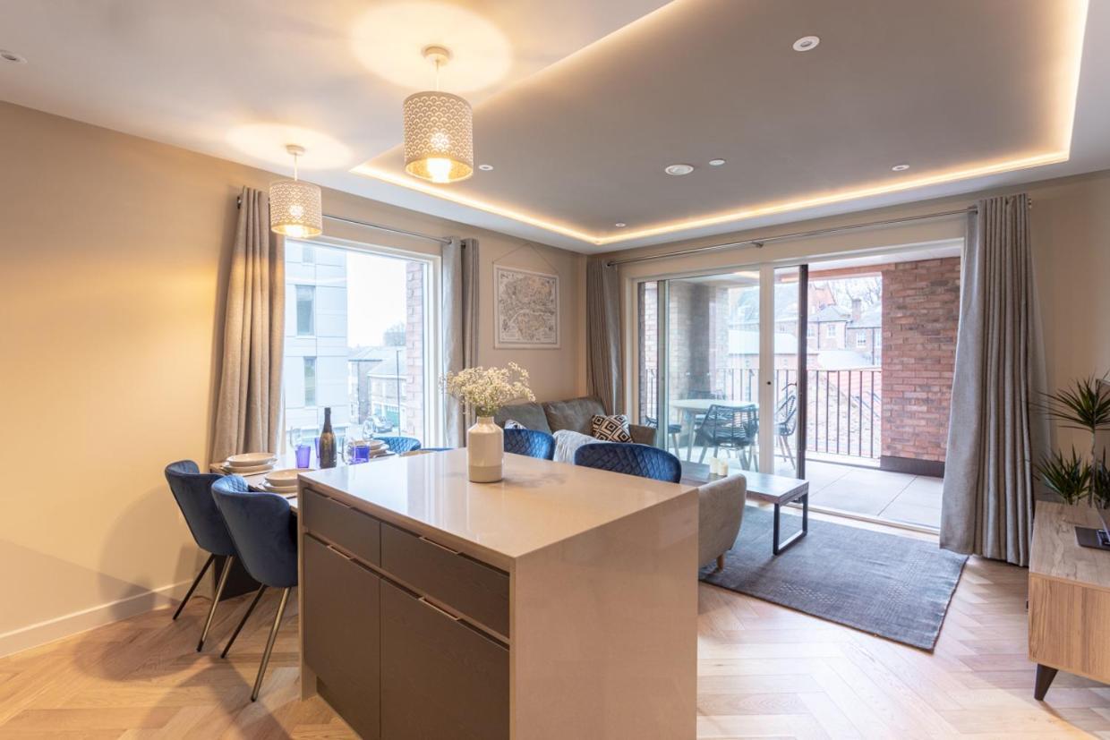 Luxury 2 Bedroom Apartment With Free Parking In The Heart Of 约克 外观 照片