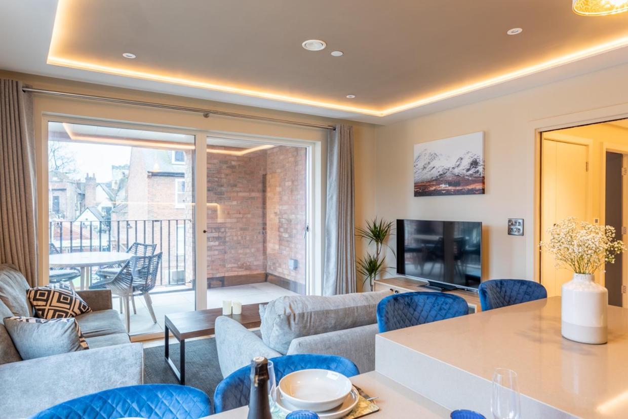 Luxury 2 Bedroom Apartment With Free Parking In The Heart Of 约克 外观 照片