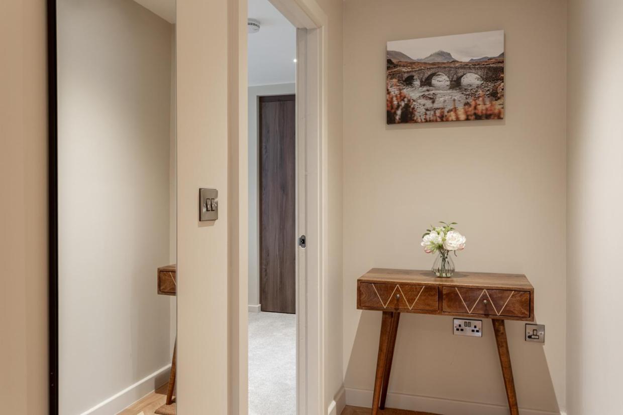 Luxury 2 Bedroom Apartment With Free Parking In The Heart Of 约克 外观 照片