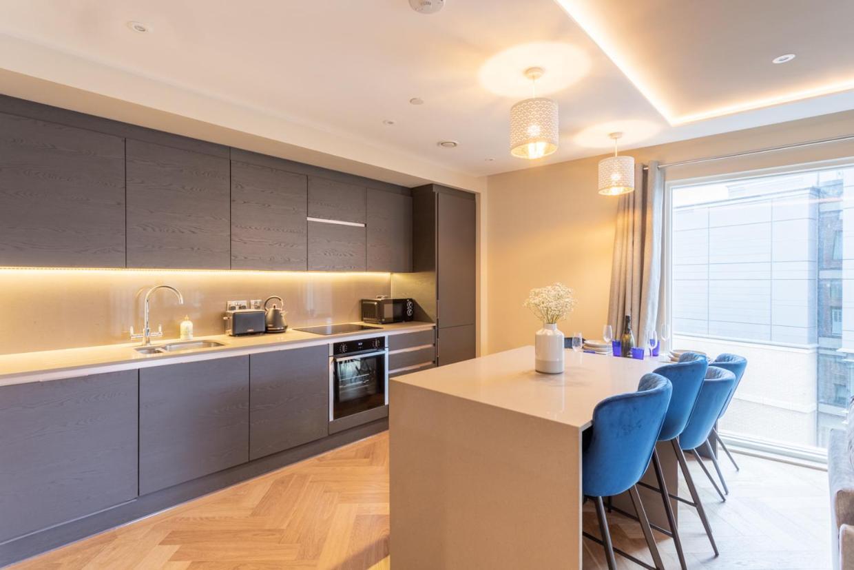 Luxury 2 Bedroom Apartment With Free Parking In The Heart Of 约克 外观 照片